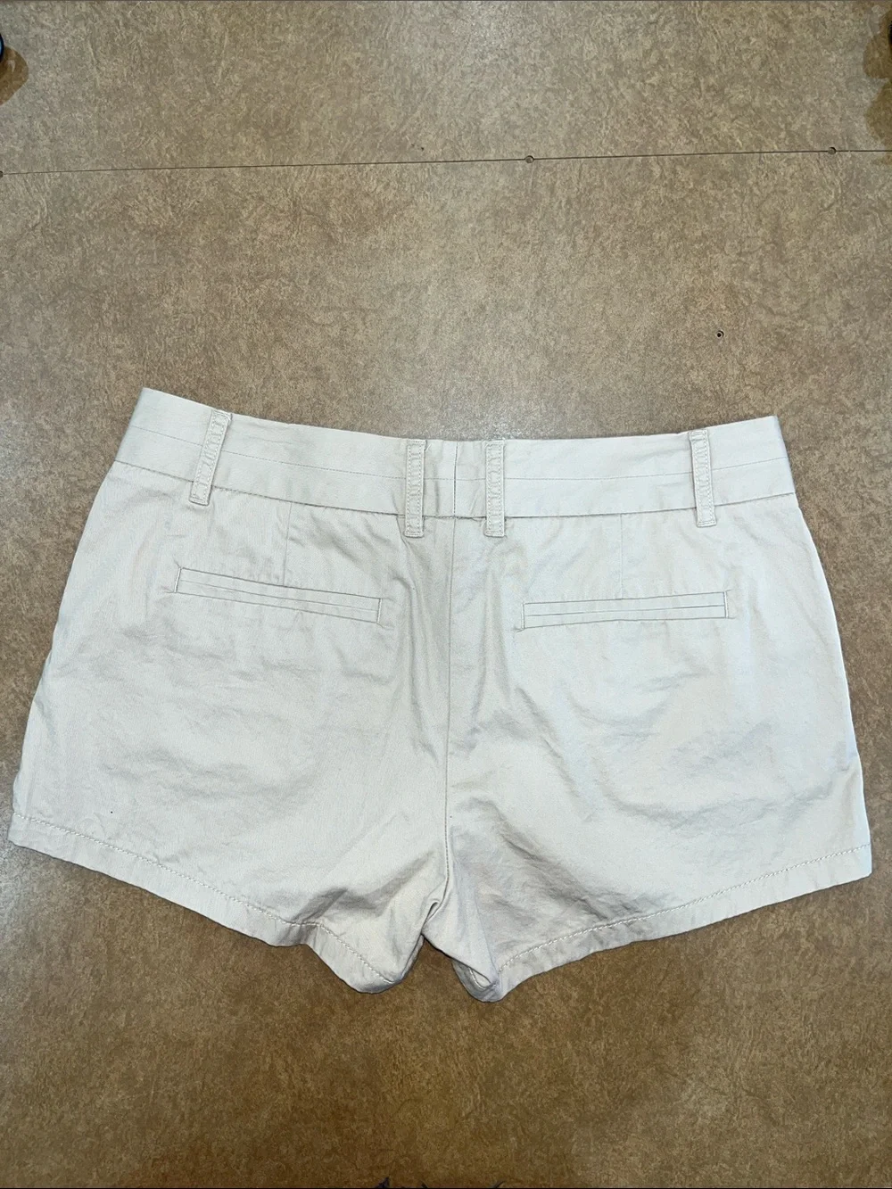 J. Crew Women's Chino Cotton Shorts in Light Khaki • Size 6 • 100% Cotton